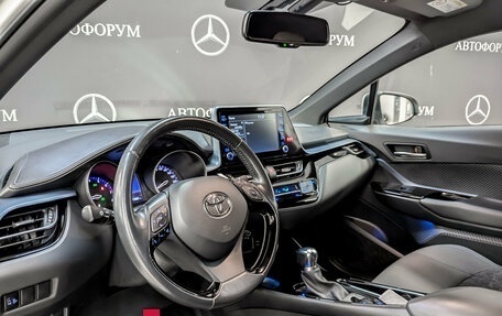 Toyota C-HR I рестайлинг, 2021 год, 2 750 000 рублей, 16 фотография