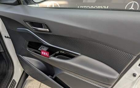 Toyota C-HR I рестайлинг, 2021 год, 2 750 000 рублей, 23 фотография