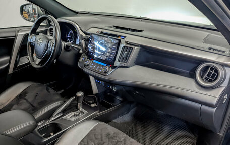 Toyota RAV4, 2019 год, 3 300 000 рублей, 10 фотография