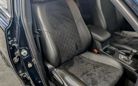 Toyota RAV4, 2019 год, 3 300 000 рублей, 21 фотография