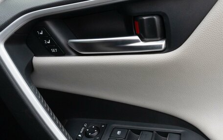 Toyota RAV4, 2020 год, 4 050 000 рублей, 17 фотография