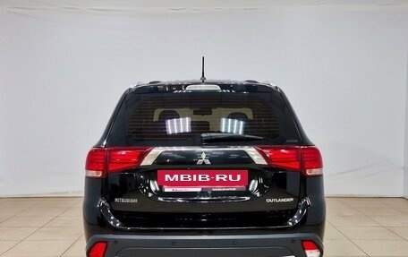 Mitsubishi Outlander III рестайлинг 3, 2016 год, 1 340 000 рублей, 6 фотография