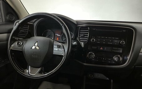 Mitsubishi Outlander III рестайлинг 3, 2016 год, 1 340 000 рублей, 14 фотография