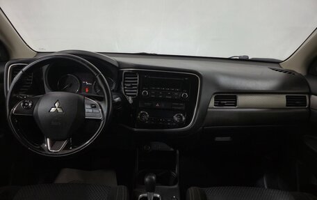 Mitsubishi Outlander III рестайлинг 3, 2016 год, 1 340 000 рублей, 13 фотография