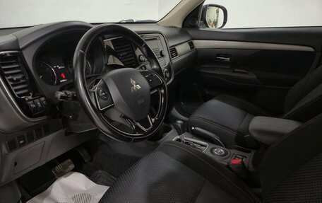 Mitsubishi Outlander III рестайлинг 3, 2016 год, 1 340 000 рублей, 12 фотография
