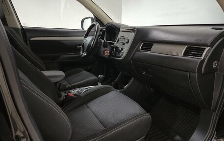 Mitsubishi Outlander III рестайлинг 3, 2016 год, 1 340 000 рублей, 16 фотография