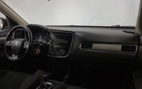 Mitsubishi Outlander III рестайлинг 3, 2016 год, 1 340 000 рублей, 15 фотография