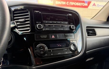 Mitsubishi Outlander III рестайлинг 3, 2014 год, 1 659 000 рублей, 13 фотография