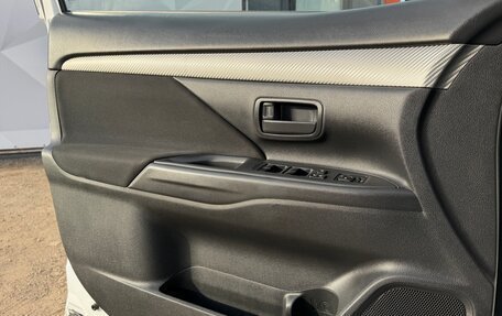 Mitsubishi Outlander III рестайлинг 3, 2014 год, 1 659 000 рублей, 14 фотография