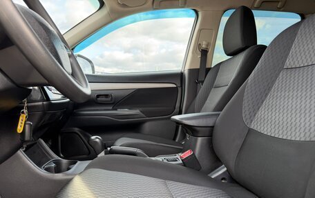 Mitsubishi Outlander III рестайлинг 3, 2014 год, 1 659 000 рублей, 15 фотография