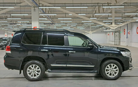 Toyota Land Cruiser 200, 2017 год, 5 600 000 рублей, 5 фотография