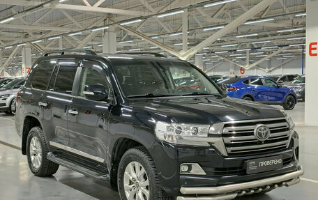 Toyota Land Cruiser 200, 2017 год, 5 600 000 рублей, 3 фотография