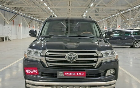 Toyota Land Cruiser 200, 2017 год, 5 600 000 рублей, 2 фотография