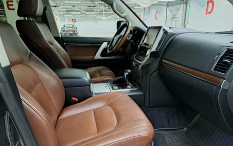 Toyota Land Cruiser 200, 2017 год, 5 600 000 рублей, 13 фотография