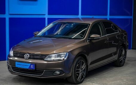Volkswagen Jetta VI, 2013 год, 1 250 000 рублей, 2 фотография