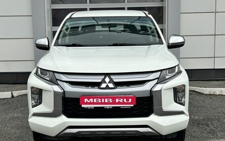 Mitsubishi L200 IV рестайлинг, 2021 год, 2 600 000 рублей, 2 фотография