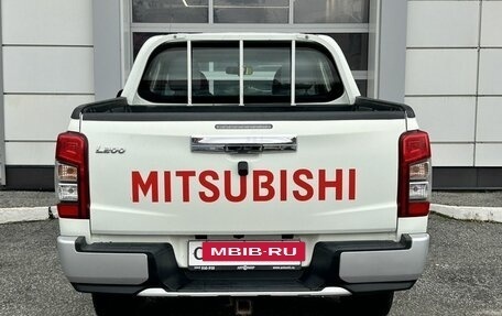 Mitsubishi L200 IV рестайлинг, 2021 год, 2 600 000 рублей, 8 фотография