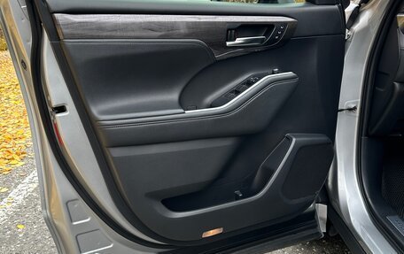 Toyota Highlander, 2021 год, 4 750 000 рублей, 10 фотография