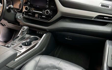 Toyota Highlander, 2021 год, 4 750 000 рублей, 23 фотография
