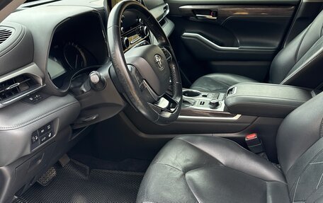 Toyota Highlander, 2021 год, 4 750 000 рублей, 20 фотография