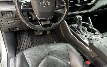 Toyota Highlander, 2021 год, 4 750 000 рублей, 22 фотография
