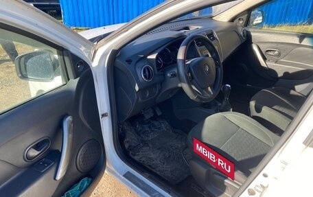 Renault Logan II, 2017 год, 520 000 рублей, 7 фотография