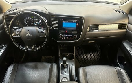 Mitsubishi Outlander III рестайлинг 3, 2015 год, 1 730 000 рублей, 5 фотография