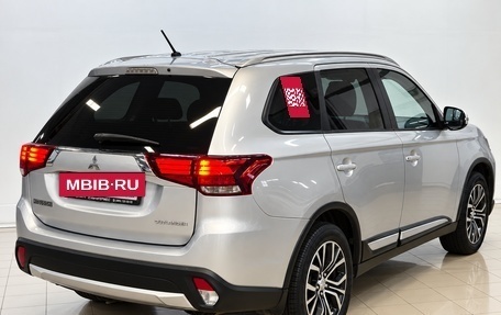 Mitsubishi Outlander III рестайлинг 3, 2015 год, 1 730 000 рублей, 4 фотография