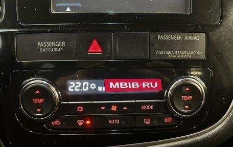 Mitsubishi Outlander III рестайлинг 3, 2015 год, 1 730 000 рублей, 9 фотография