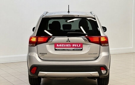 Mitsubishi Outlander III рестайлинг 3, 2015 год, 1 730 000 рублей, 3 фотография