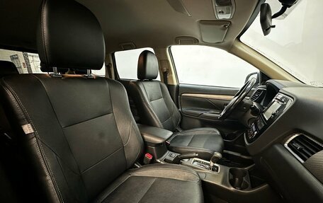 Mitsubishi Outlander III рестайлинг 3, 2015 год, 1 730 000 рублей, 15 фотография