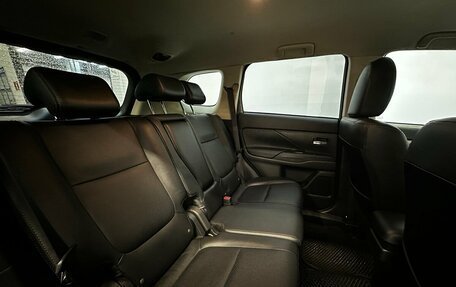 Mitsubishi Outlander III рестайлинг 3, 2015 год, 1 730 000 рублей, 16 фотография