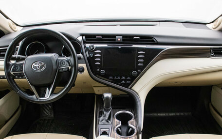 Toyota Camry, 2018 год, 3 270 000 рублей, 13 фотография