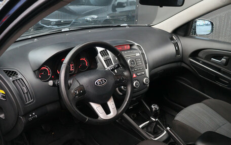 KIA cee'd I рестайлинг, 2010 год, 700 000 рублей, 11 фотография