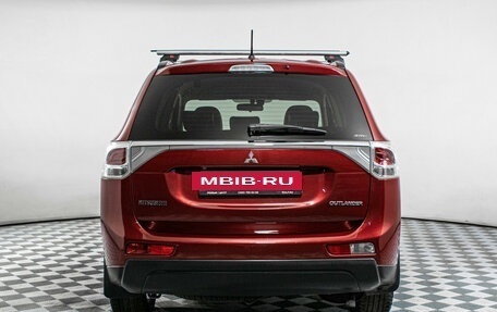 Mitsubishi Outlander III рестайлинг 3, 2013 год, 1 419 000 рублей, 6 фотография