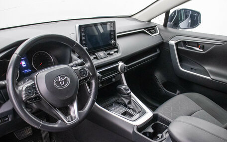 Toyota RAV4, 2021 год, 3 145 000 рублей, 9 фотография