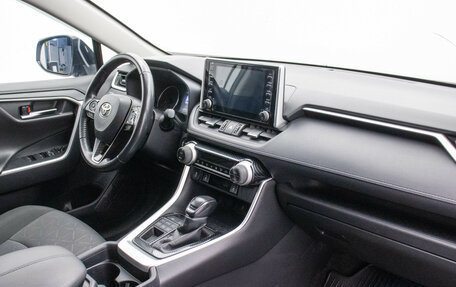 Toyota RAV4, 2021 год, 3 145 000 рублей, 10 фотография