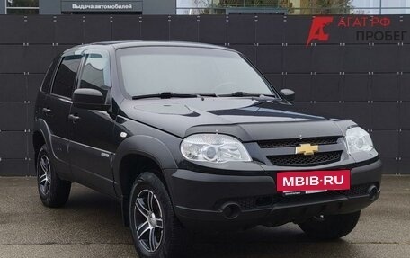 Chevrolet Niva I рестайлинг, 2018 год, 809 000 рублей, 3 фотография