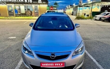 Opel Astra J, 2011 год, 820 000 рублей, 1 фотография