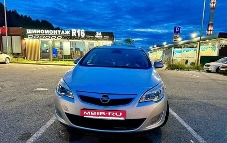 Opel Astra J, 2011 год, 820 000 рублей, 2 фотография