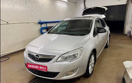 Opel Astra J, 2011 год, 820 000 рублей, 8 фотография