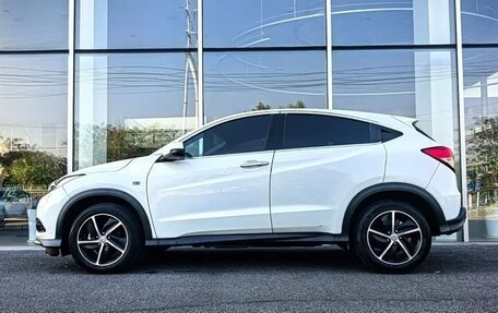 Honda Vezel, 2022 год, 1 360 000 рублей, 2 фотография