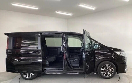 Honda Stepwgn IV, 2022 год, 1 680 000 рублей, 5 фотография
