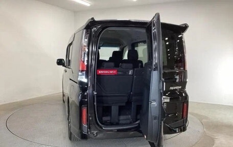 Honda Stepwgn IV, 2022 год, 1 680 000 рублей, 4 фотография
