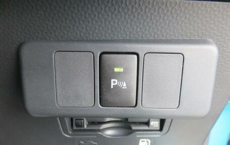 Toyota Roomy I, 2022 год, 1 000 008 рублей, 21 фотография