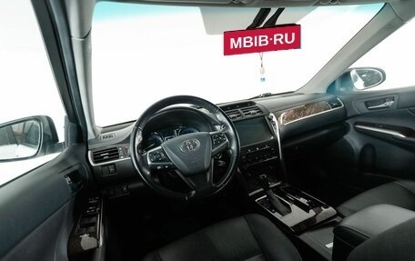 Toyota Camry, 2017 год, 2 650 000 рублей, 7 фотография