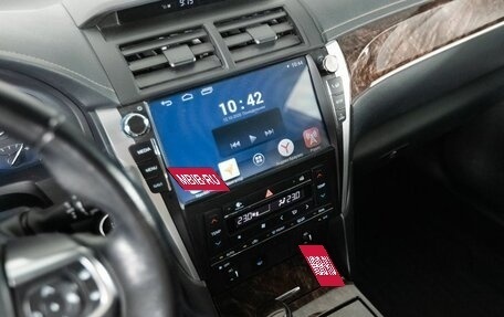 Toyota Camry, 2017 год, 2 650 000 рублей, 10 фотография
