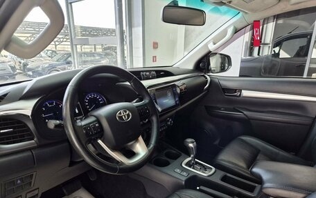 Toyota Hilux VIII, 2016 год, 3 400 000 рублей, 8 фотография