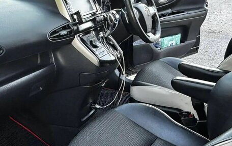 Toyota Wish II, 2012 год, 1 050 000 рублей, 18 фотография
