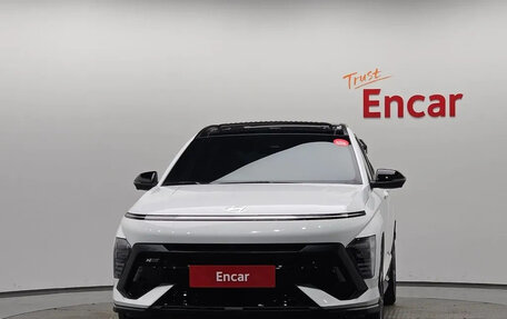 Hyundai Kona, 2023 год, 2 000 000 рублей, 2 фотография